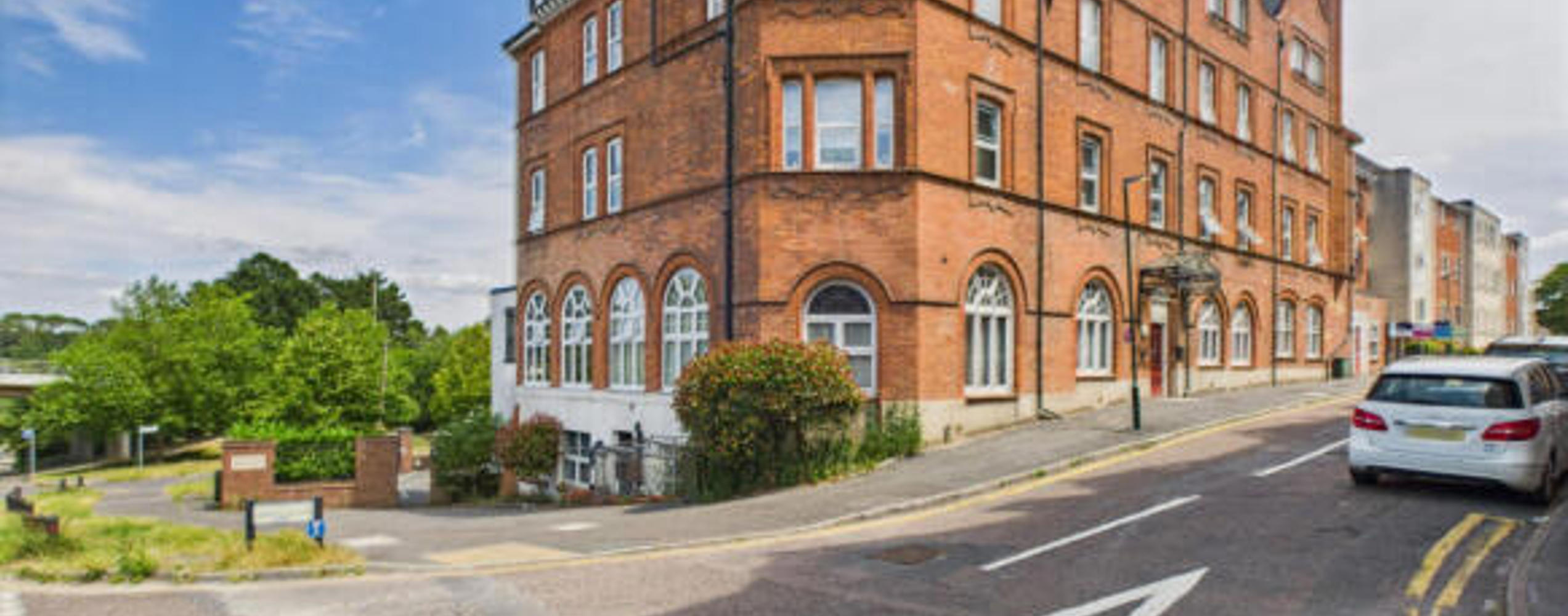 3770-Norwich Avenue West 1